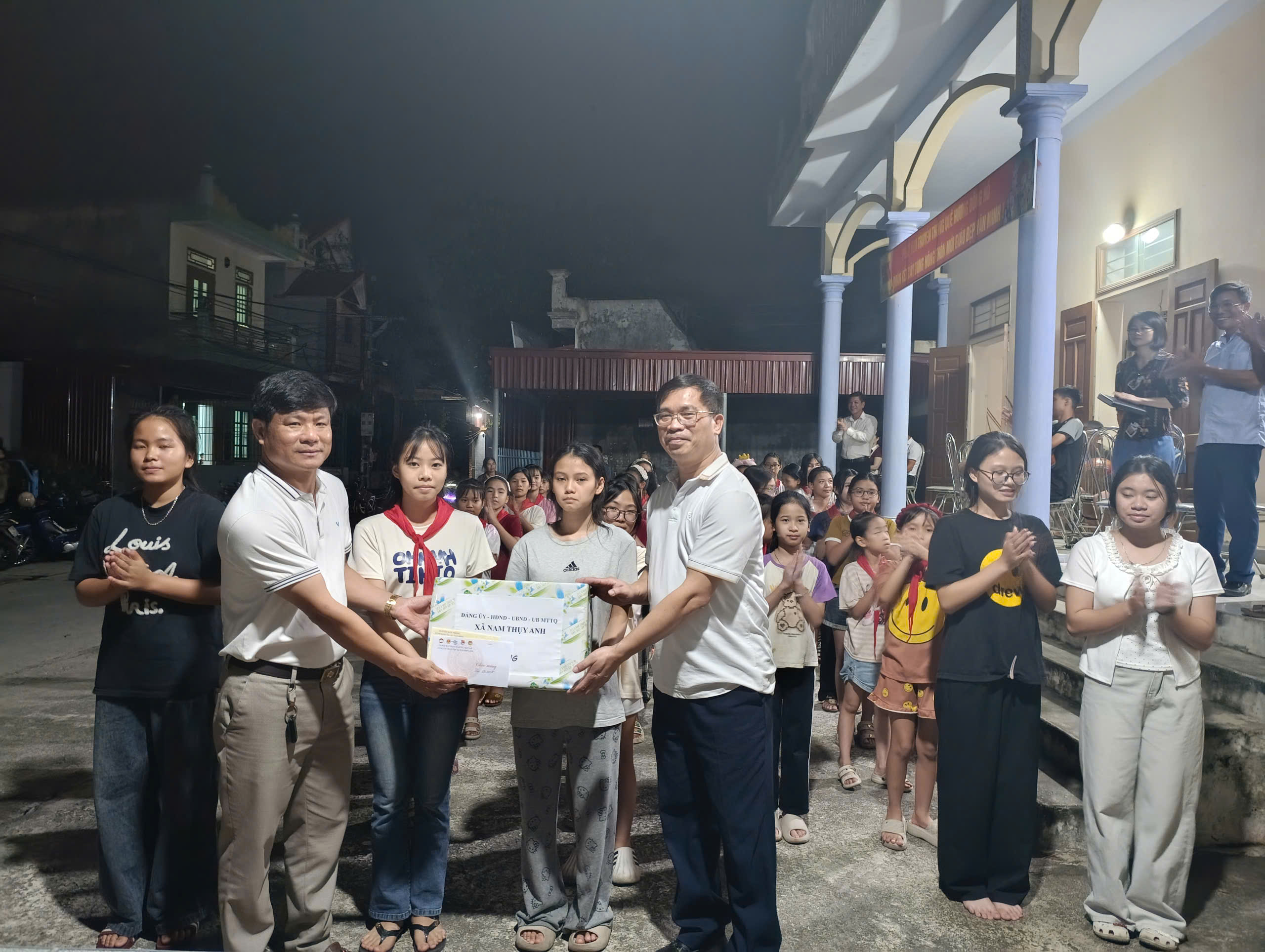 Các đồng chí Lãnh đạo xã Nam Thụy Anh thăm, động viên thiếu niên nhi đồng sinh hoạt hè tại các thôn