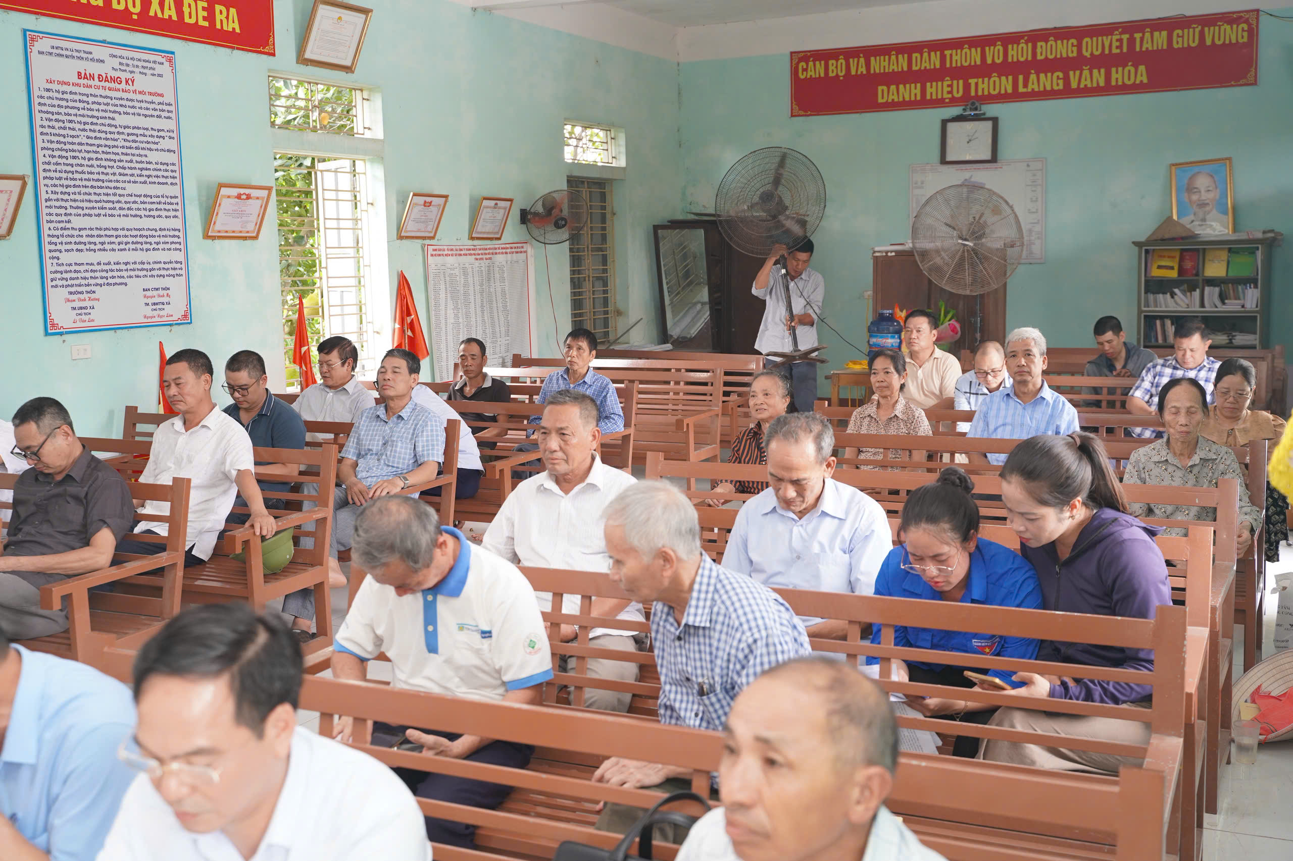 Đồng chí Vũ Ngọc Trì, Tỉnh ủy viên, Phó Chủ tịch HĐND tỉnh dự sinh hoạt Chi bộ thôn Vô Hối Đông