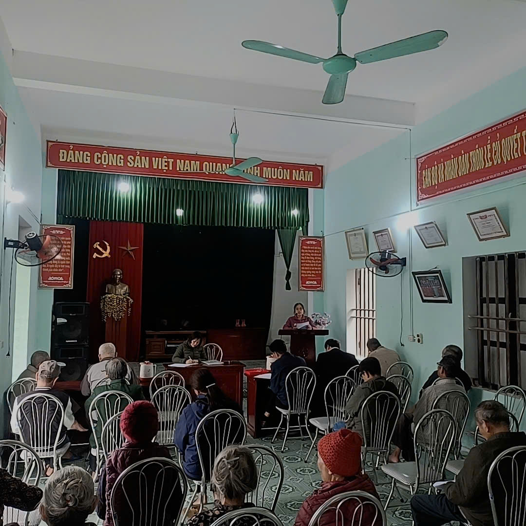 Đồng chí Phạm Thanh Bình, Phó Bí thư Đảng ủy, Chủ tịch UBND xã dự sinh hoạt với các chi bộ khối nông thôn tháng 11 năm 2025